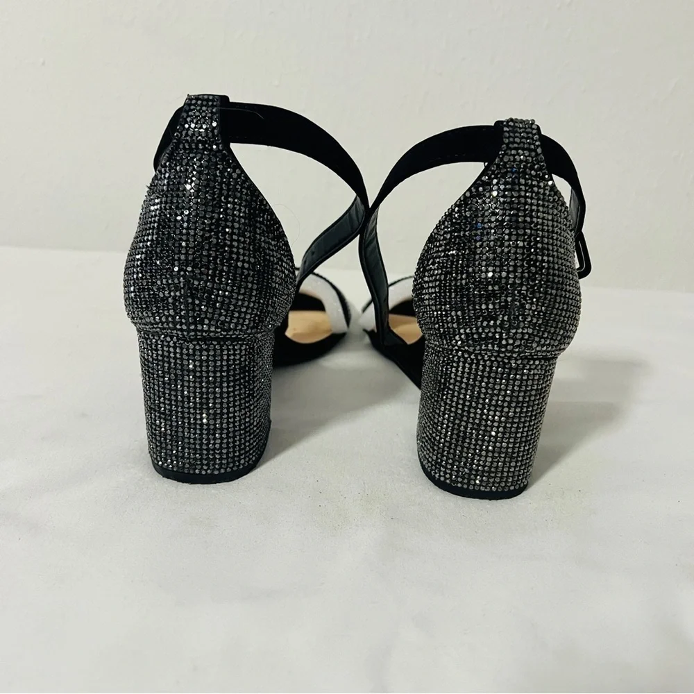 Delicious chic black